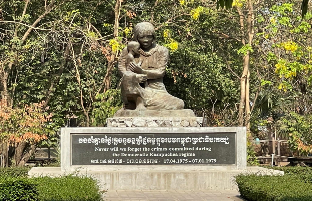 Phnom Penh Killing Fields and S-21 Museum Tour
